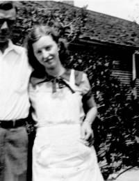 images/Sly/Thurland Alma at her Parents 1936.jpg